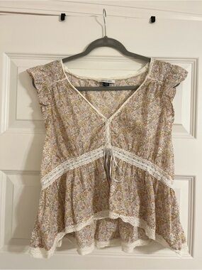 American Eagle Outfitters Floral Lace-Trim Cropped Top in Pink and Cream